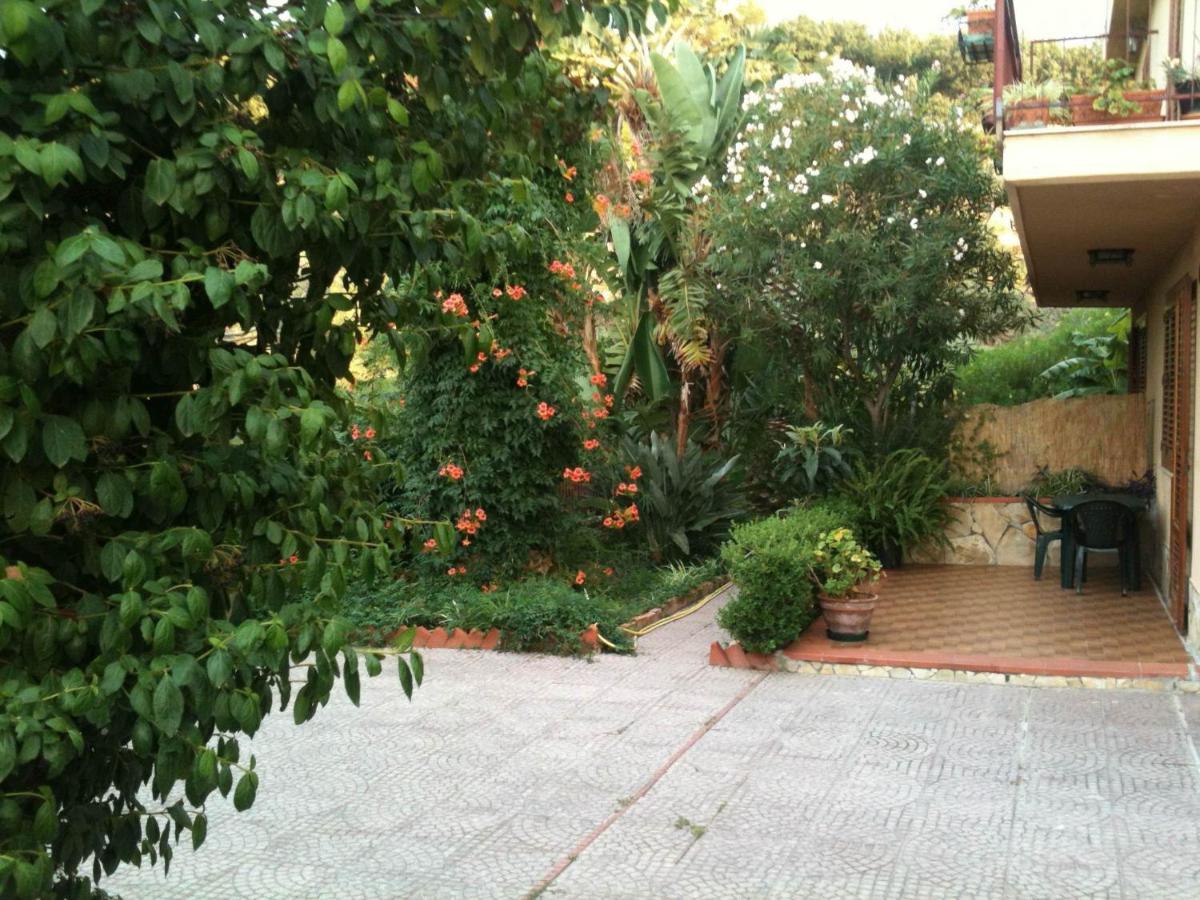 Stanza In Villa Con Giardino Vista Mare Cefalù Buitenkant foto