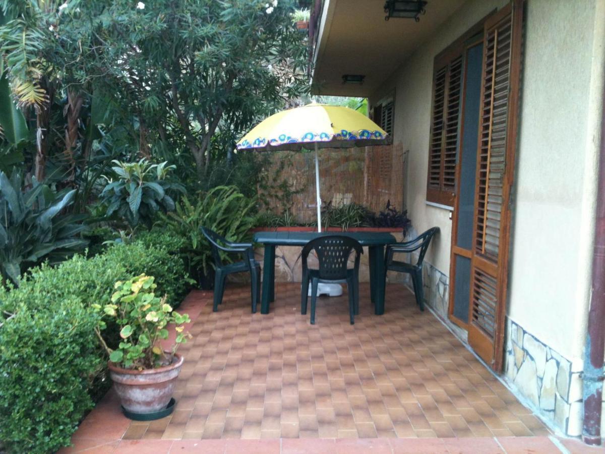 Stanza In Villa Con Giardino Vista Mare Cefalù Buitenkant foto