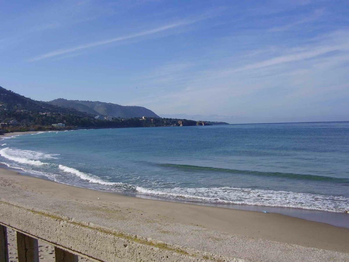 Stanza In Villa Con Giardino Vista Mare Cefalù Buitenkant foto