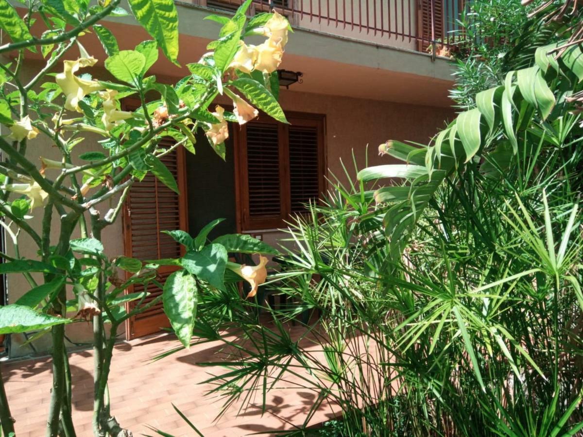 Stanza In Villa Con Giardino Vista Mare Cefalù Buitenkant foto